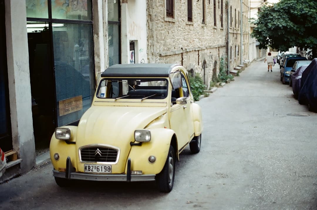 Modern Car Taxi (Unsplash)